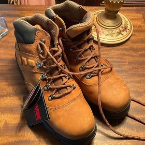 Mens Wolverine Cirrus 6” brown boots new size 10 med